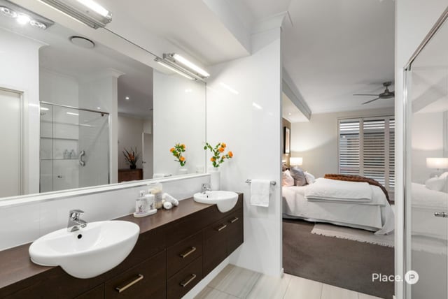 Rental property records for Sunnybank landlords